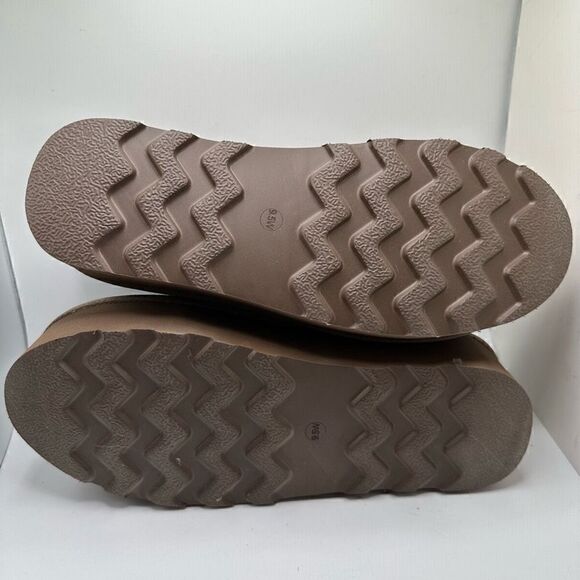 CUSHIONAIRE Women's Genuine Suede pull platform boot +Memory Foam 9.5 WIDE BROWN - Picture 5 of 7